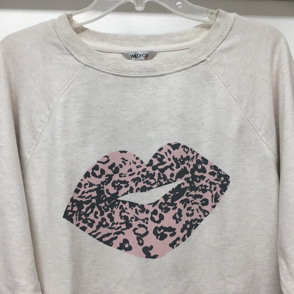 WILDFOX Leopard Lips Kiss Oversized Top - Picture 2 of 7